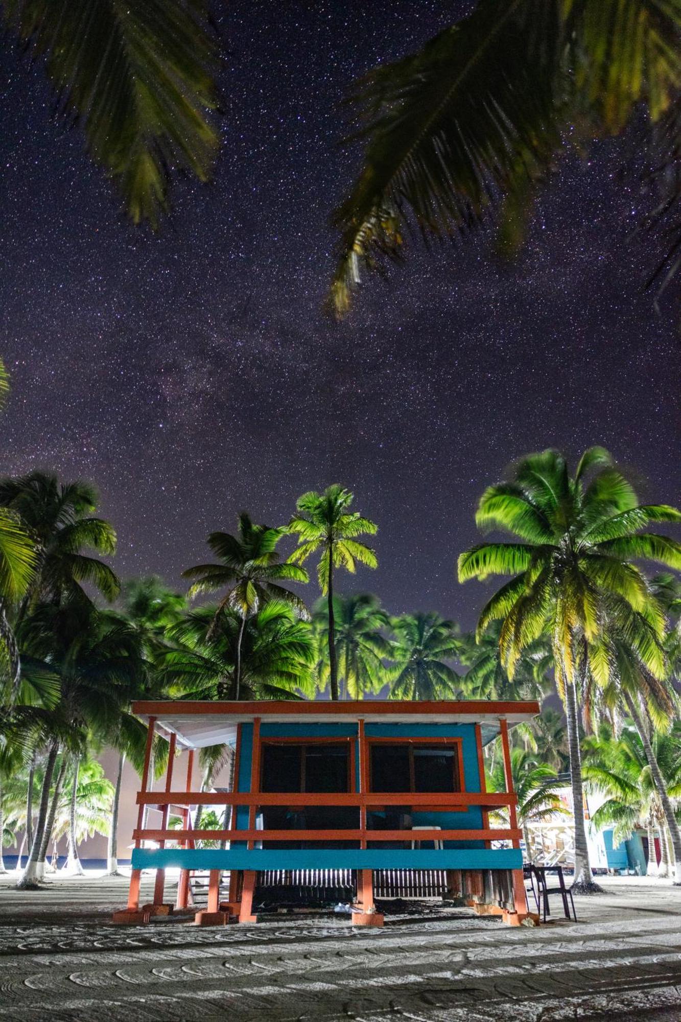Blue Marlin Beach Resort Dangriga Eksteriør bilde