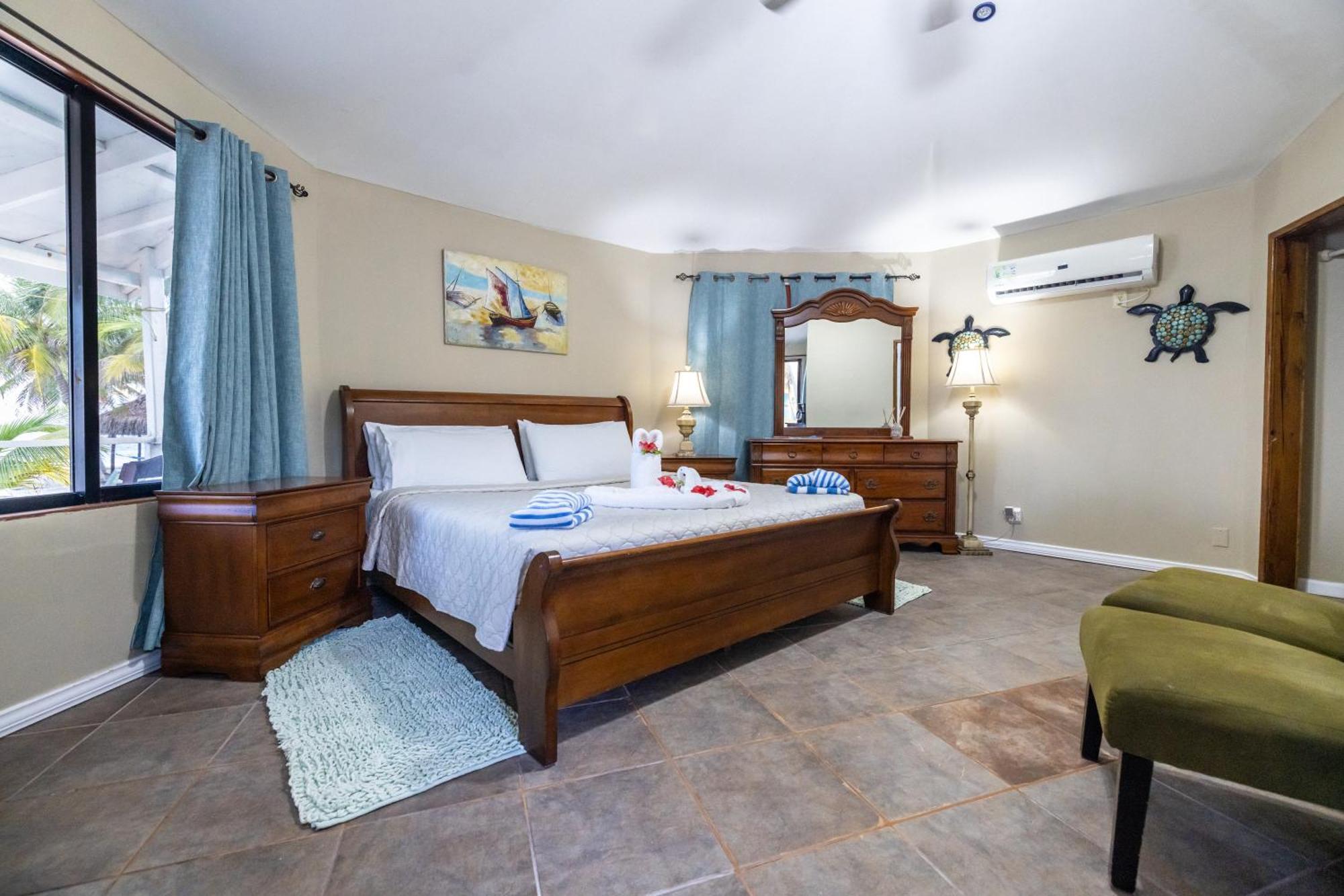 Blue Marlin Beach Resort Dangriga Eksteriør bilde