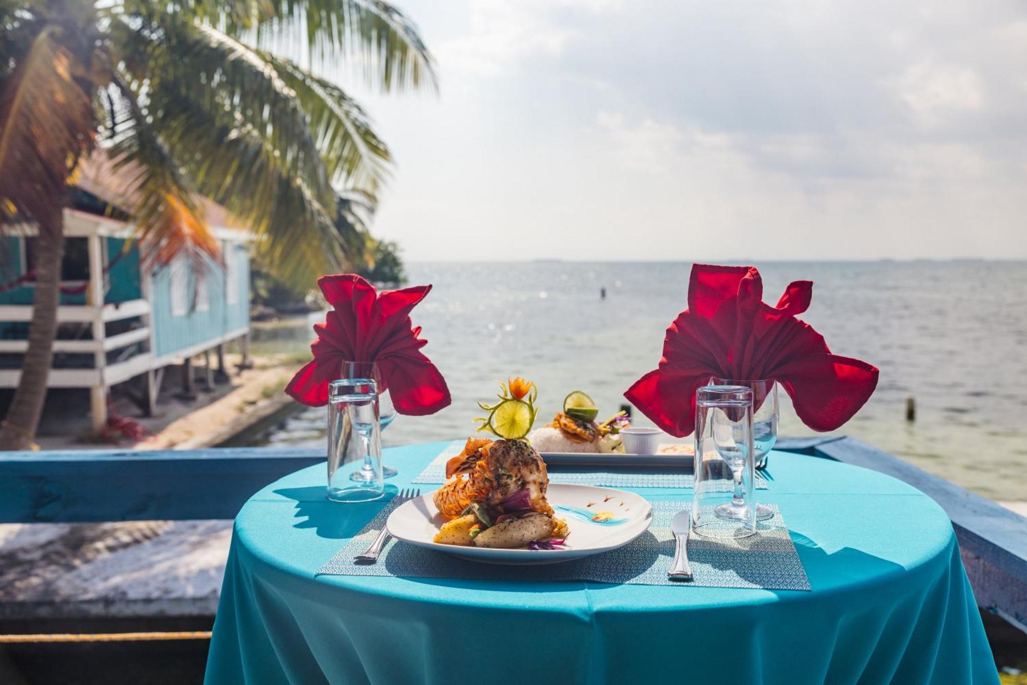 Blue Marlin Beach Resort Dangriga Eksteriør bilde