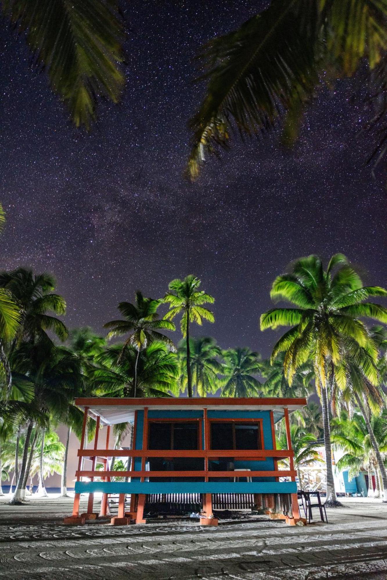 Blue Marlin Beach Resort Dangriga Eksteriør bilde