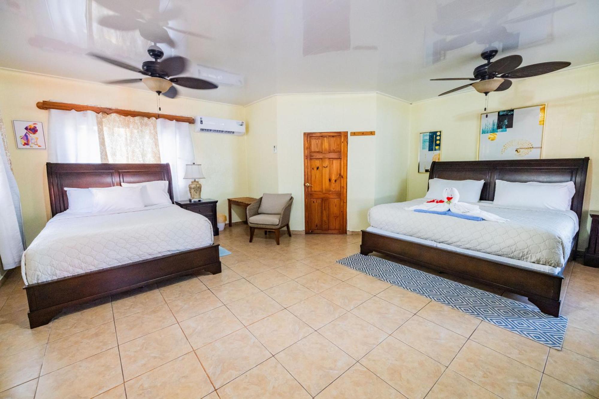 Blue Marlin Beach Resort Dangriga Eksteriør bilde
