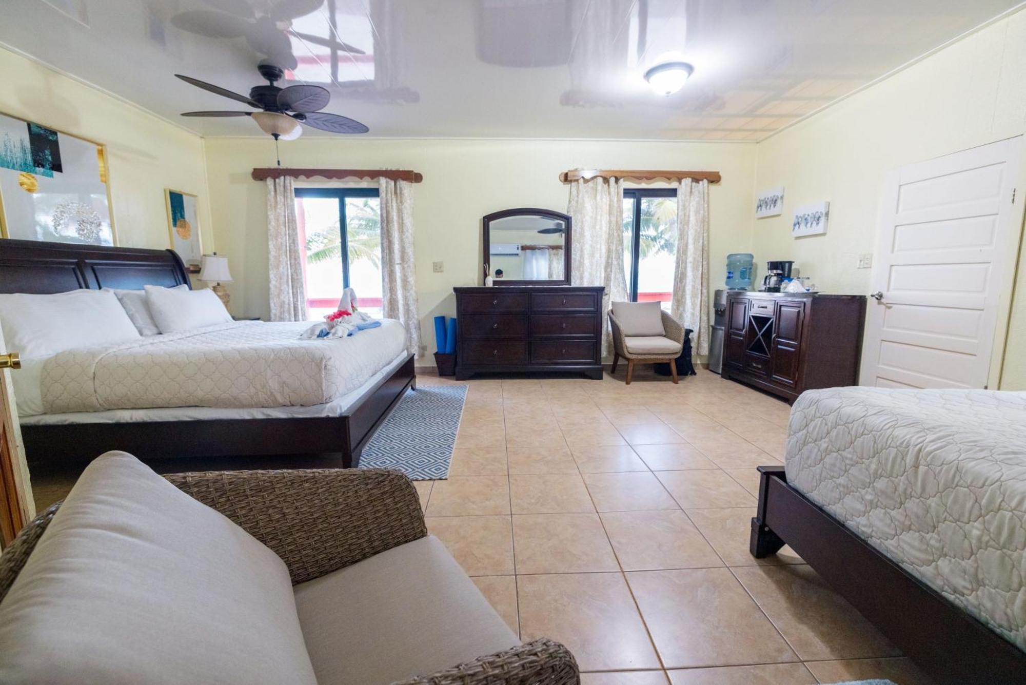 Blue Marlin Beach Resort Dangriga Eksteriør bilde