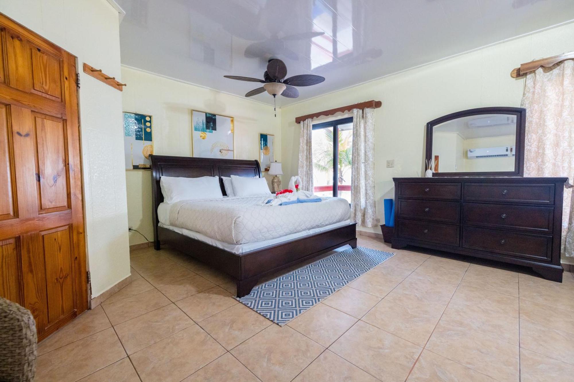 Blue Marlin Beach Resort Dangriga Eksteriør bilde