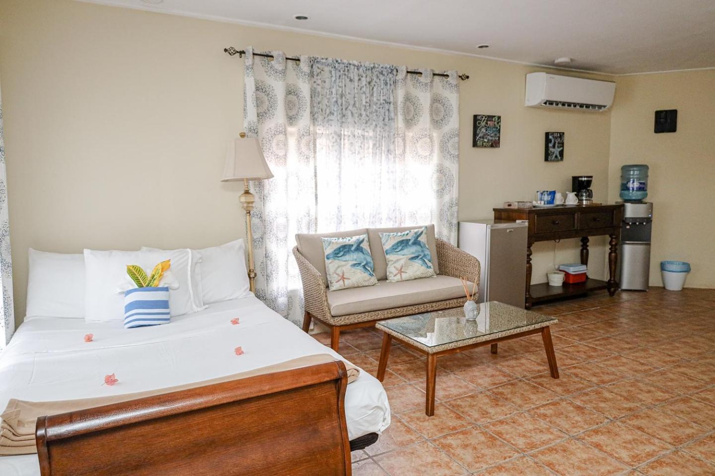Blue Marlin Beach Resort Dangriga Eksteriør bilde