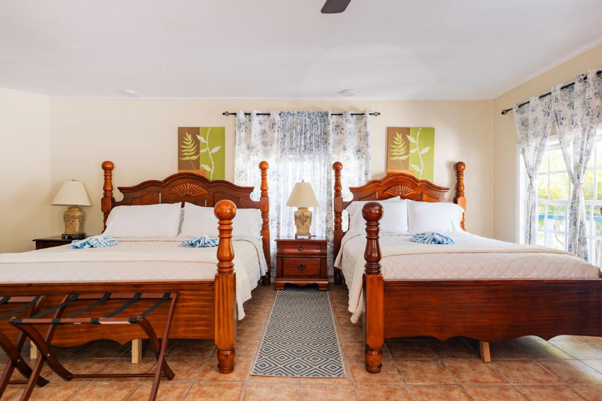 Blue Marlin Beach Resort Dangriga Eksteriør bilde