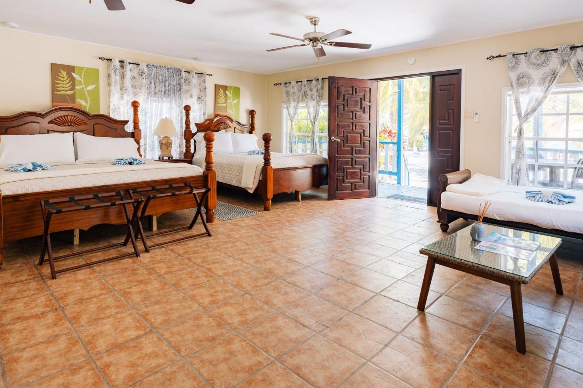 Blue Marlin Beach Resort Dangriga Eksteriør bilde