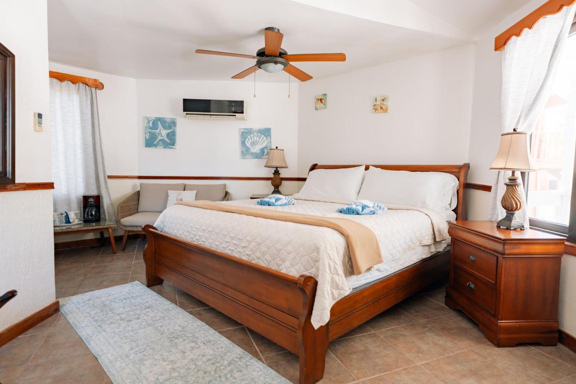 Blue Marlin Beach Resort Dangriga Eksteriør bilde