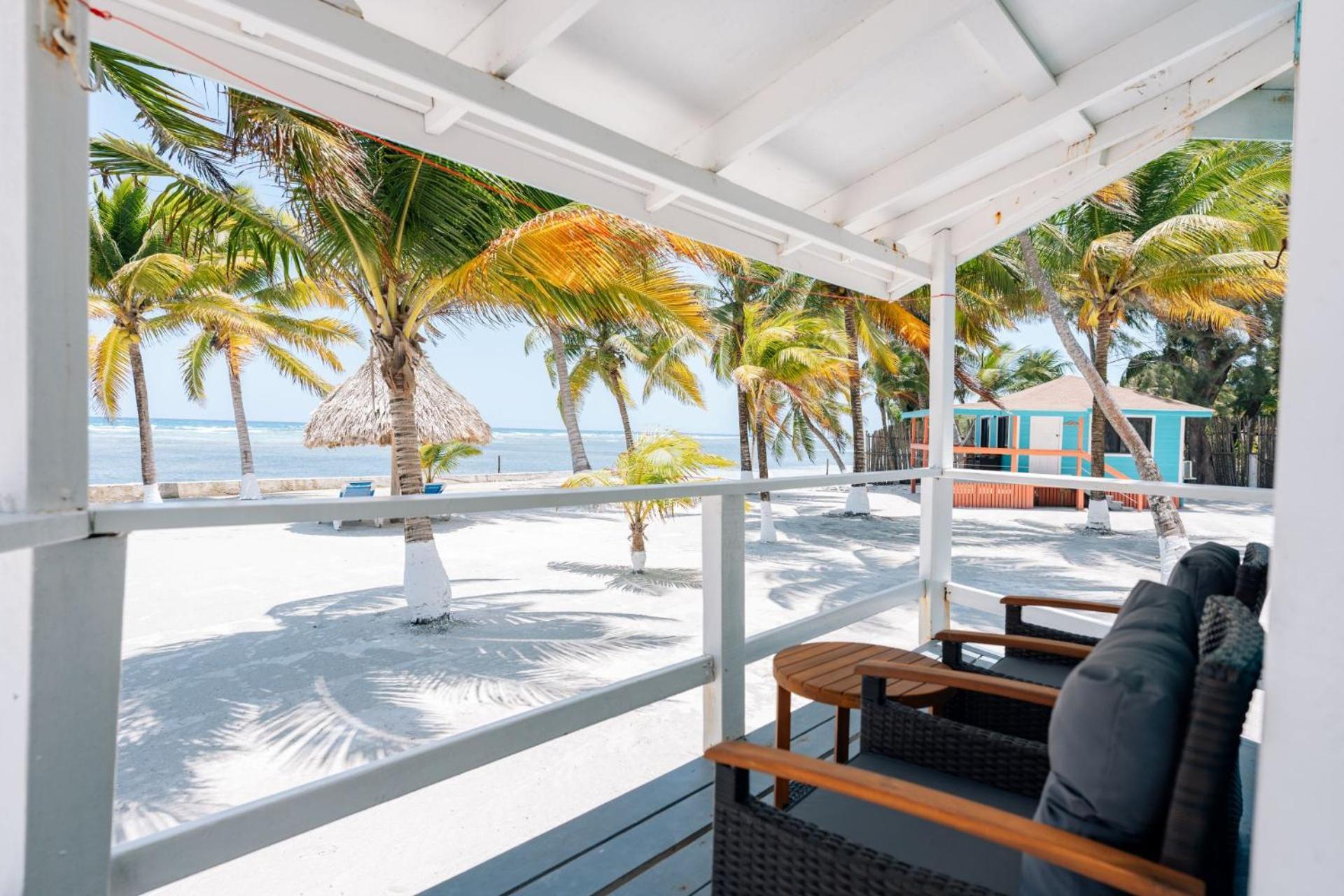 Blue Marlin Beach Resort Dangriga Eksteriør bilde