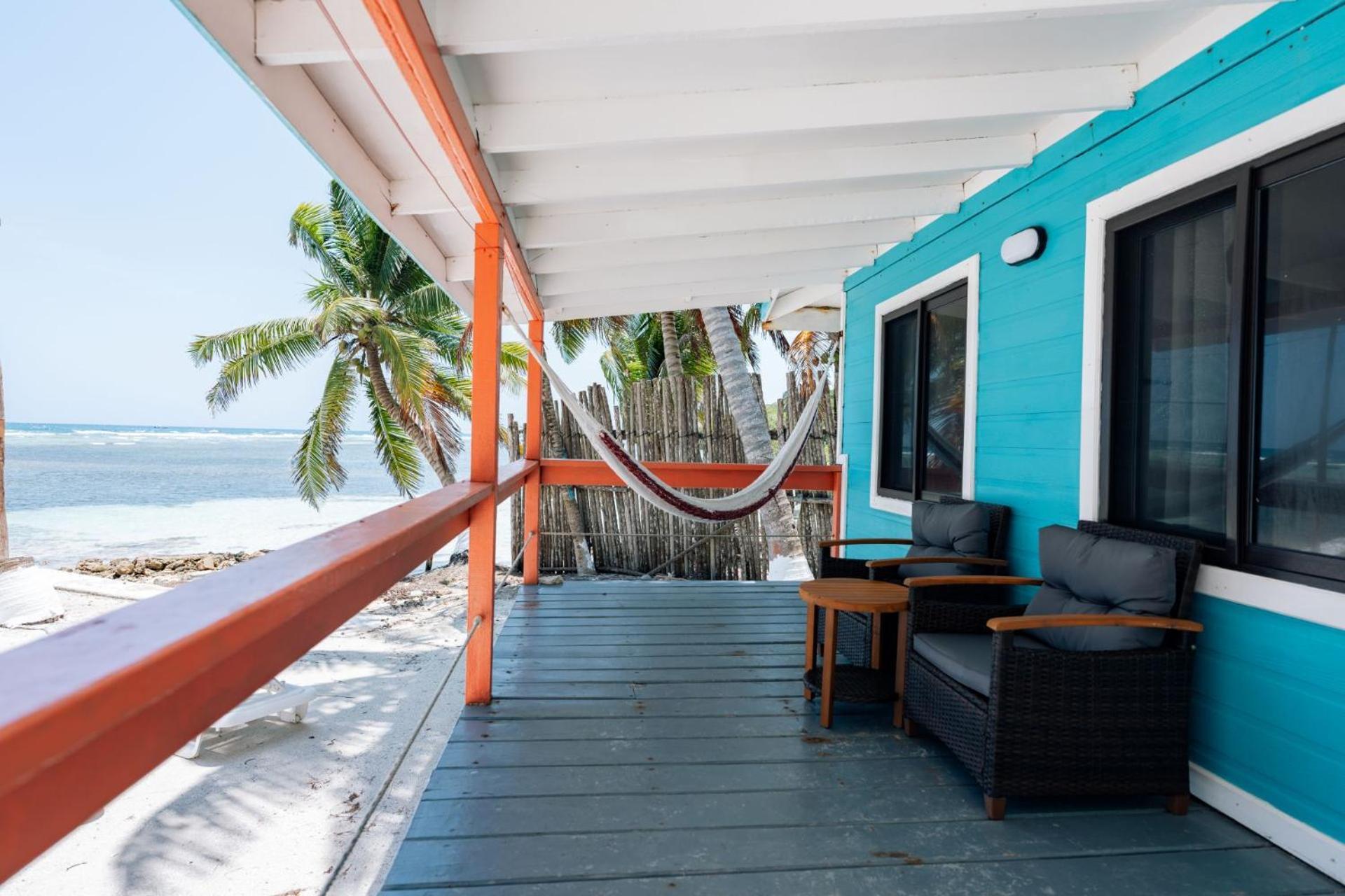 Blue Marlin Beach Resort Dangriga Eksteriør bilde