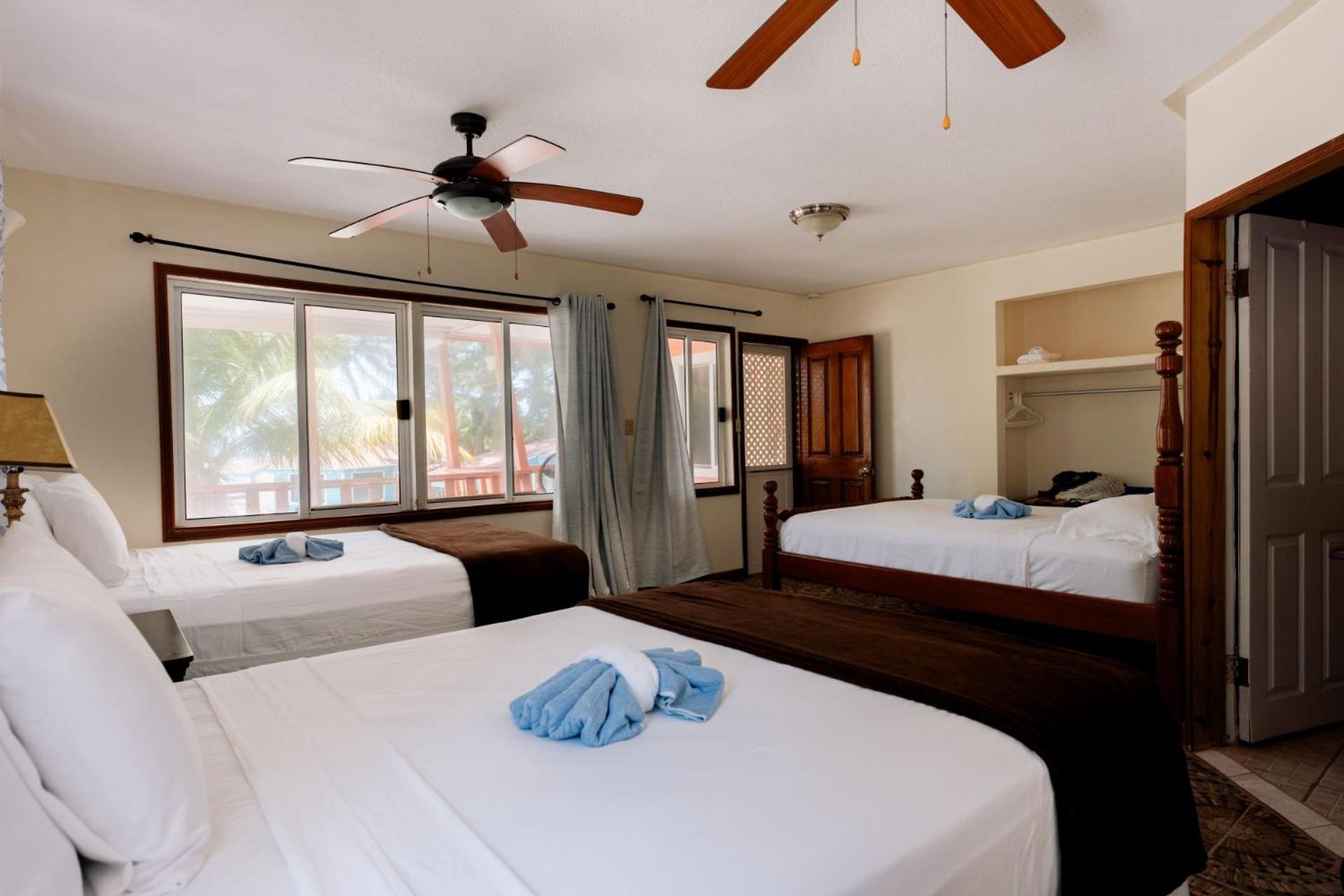 Blue Marlin Beach Resort Dangriga Eksteriør bilde