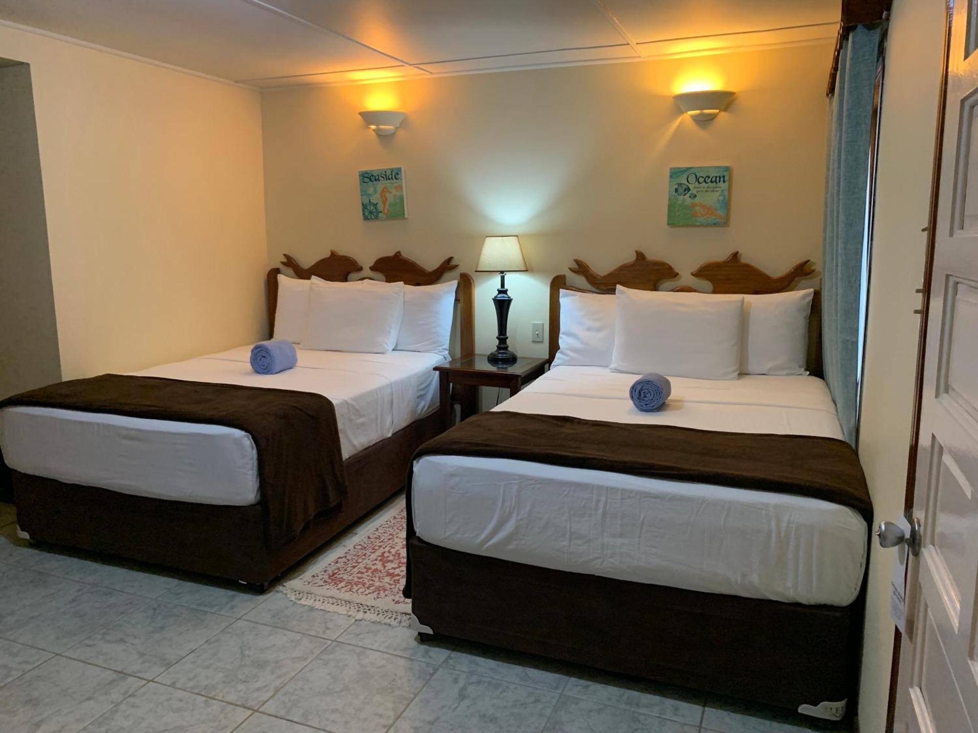 Blue Marlin Beach Resort Dangriga Eksteriør bilde