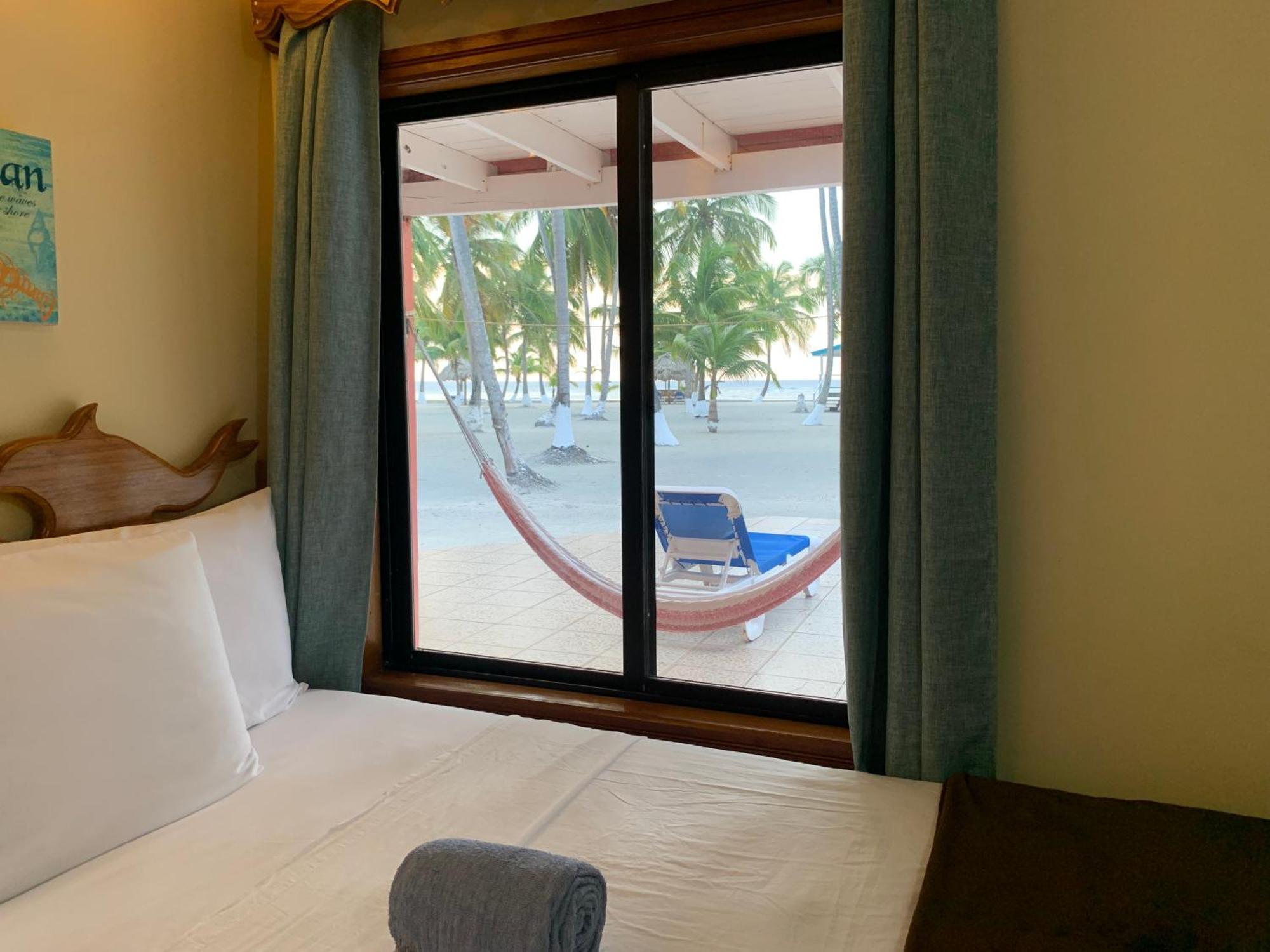Blue Marlin Beach Resort Dangriga Eksteriør bilde