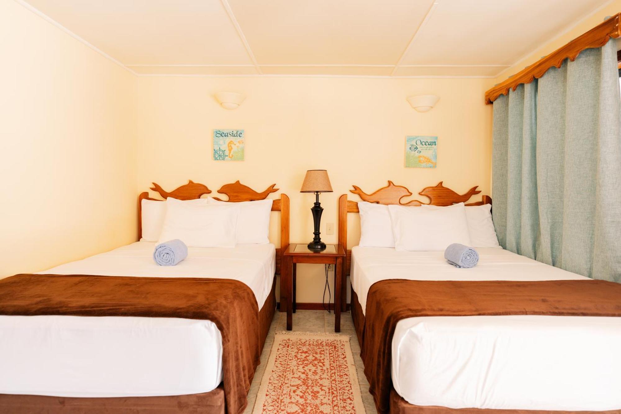 Blue Marlin Beach Resort Dangriga Eksteriør bilde